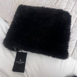 Lyla Grant Black Faux Fur cowl scarf